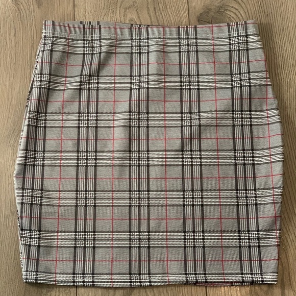 SKIRT - Picture 1 of 2